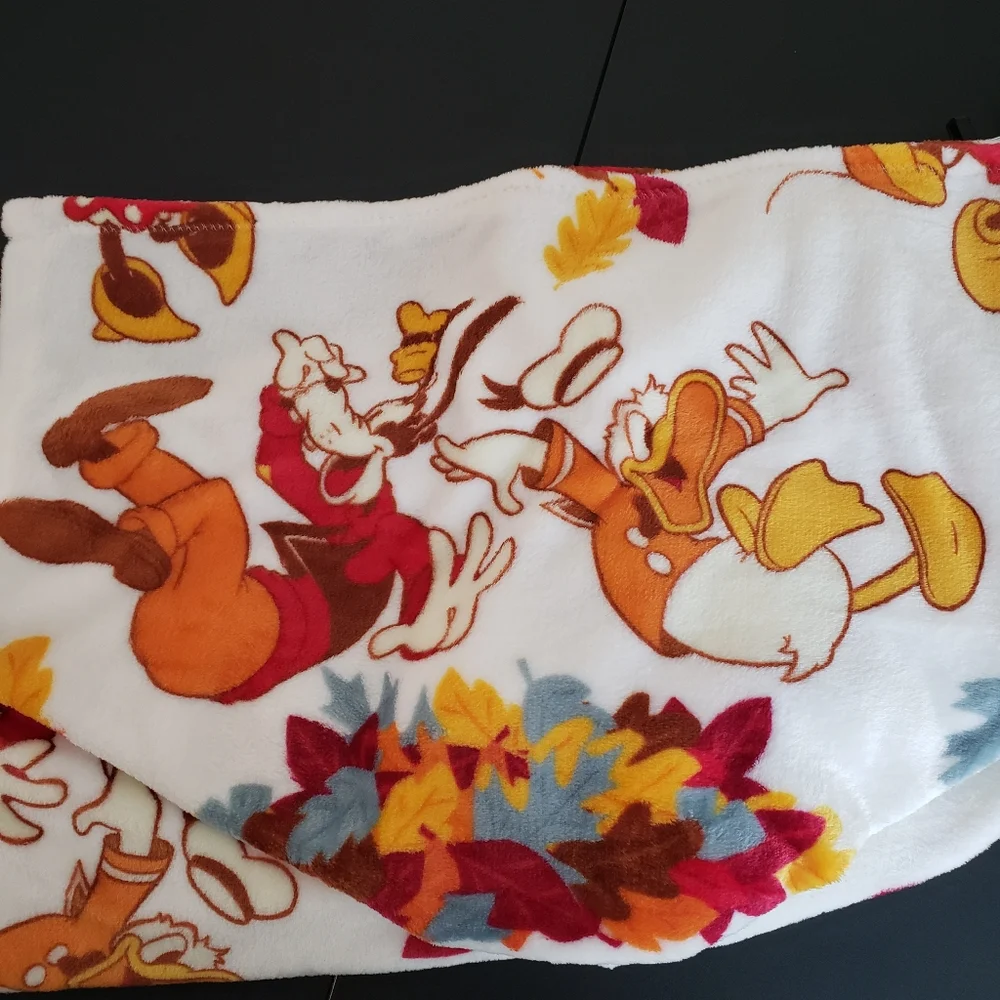 Disney Mickey & Minnie Mouse, Donald & Goofy Fall Autumn Throw Blanket 50x70